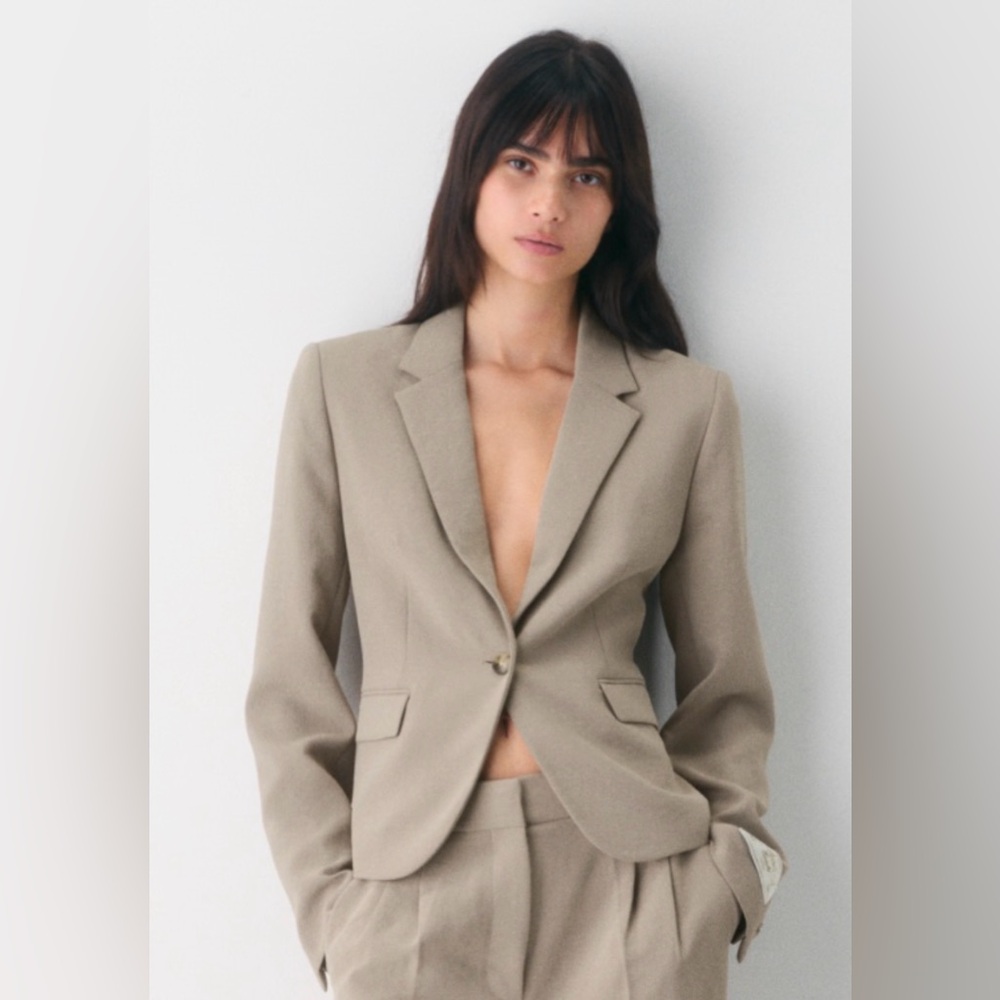 Wilfred Aritzia Tan Blazer size 4